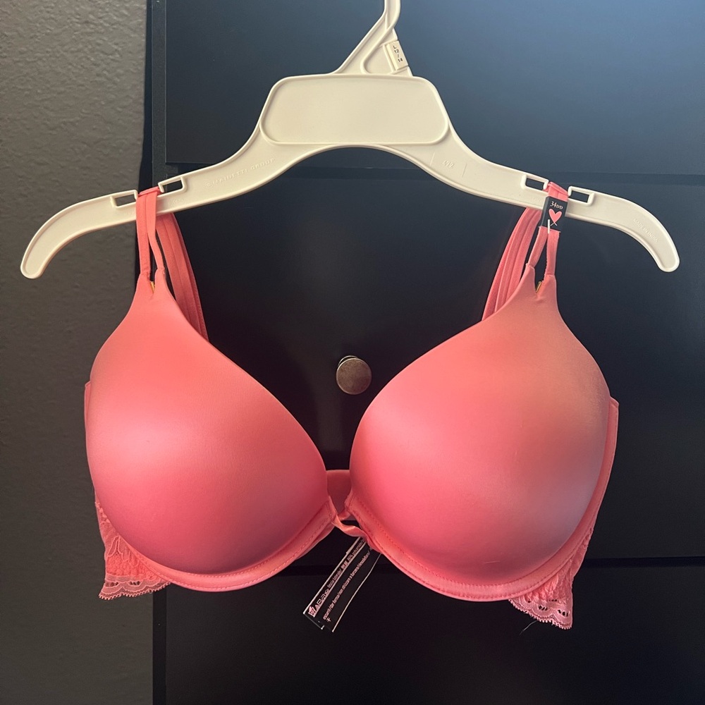NWT Victoria’s Secret Bombshell Plunge Bra. 34DD.
